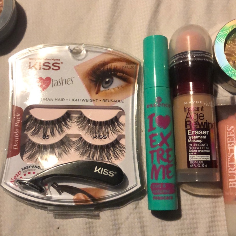 Makeup bundle - Picture 2 of 3